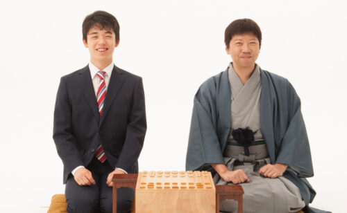 藤井聡太さん(左)と 杉本昌隆さん