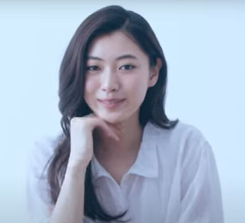 龍角散タブレットCMに出演する安田聖愛さん