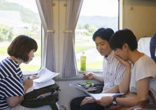 磯田道史さん(中央)