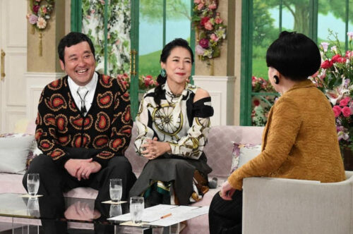 「徹子の部屋」に出演する佐藤大さんと椿鬼奴さん (出典:natalie.mu)