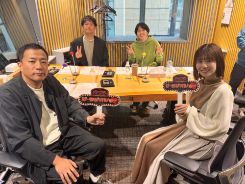 ナイツ ザ・ラジオショー収録中の塙宣之さん(左)