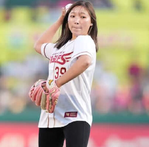 楽天―巨人戦の始球式に登場した小林美駒さん