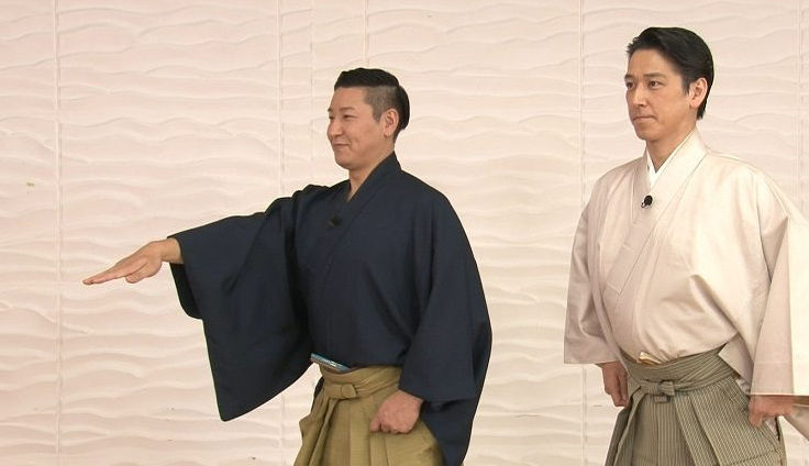 「和泉元彌のモノマネ」の長田庄平さん（左）と和泉元彌本人　　（出典元：tv-asahi.co.jp）