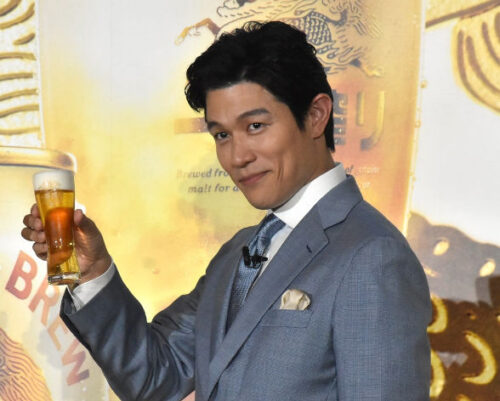 CM出演する鈴木亮平さん
