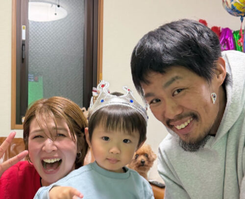 木村沙織さん夫妻と長男　　