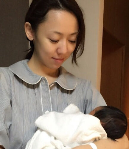 第1子を出産した丸田佳奈さん　
